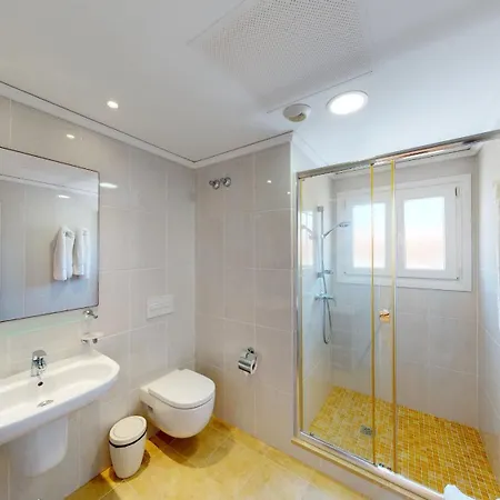 Gloire By On Travel *